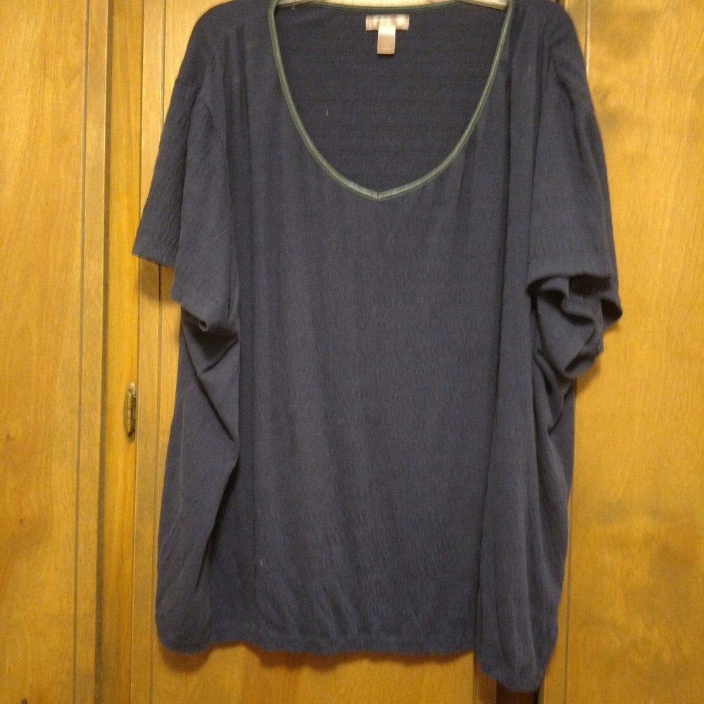 Basic shirt with V neck